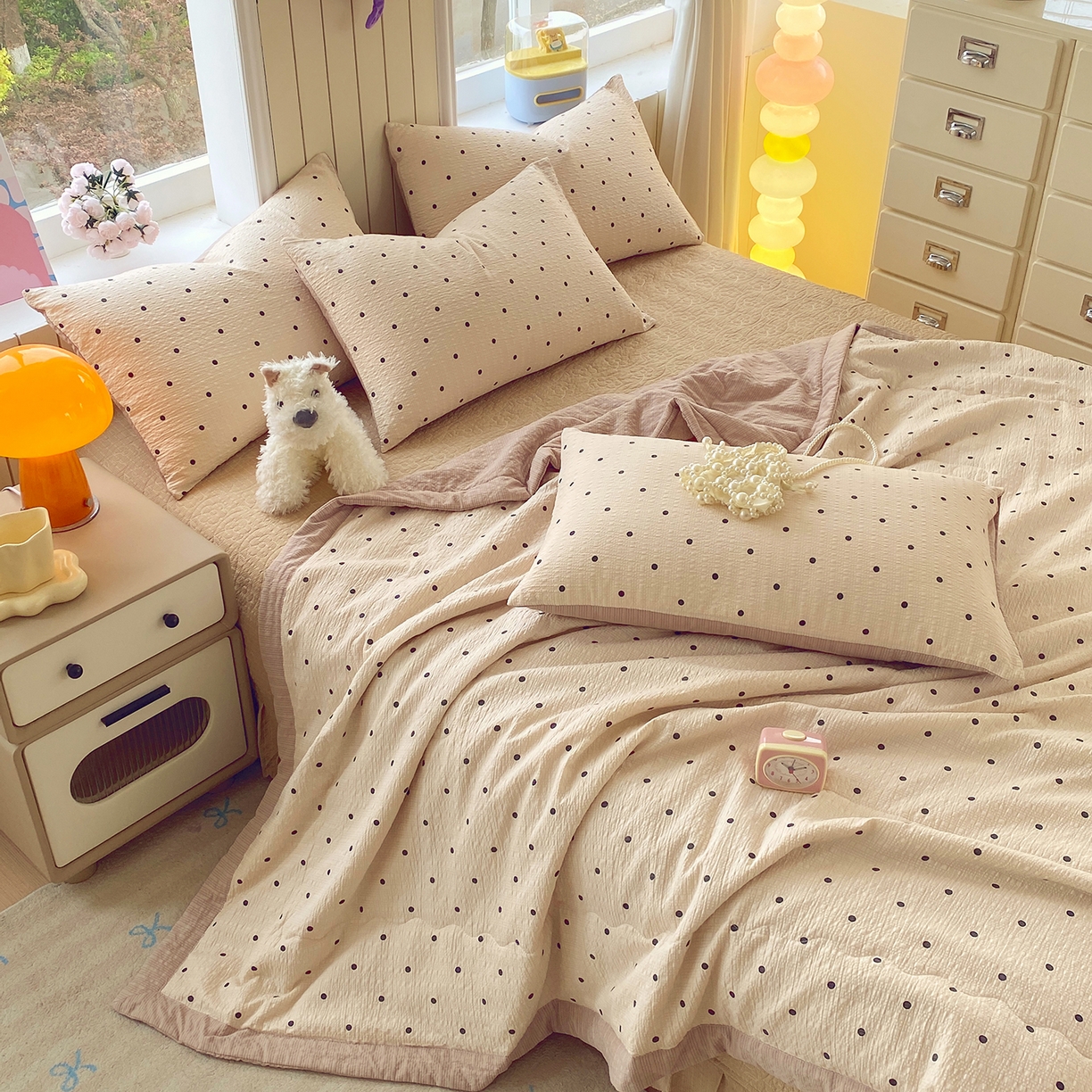 91家纺网 家纺一手货源 找家纺 莱米家纺 2026新款云感泡泡双层纱手包边夏被夏凉被空调被床盖四件套 卡其波点