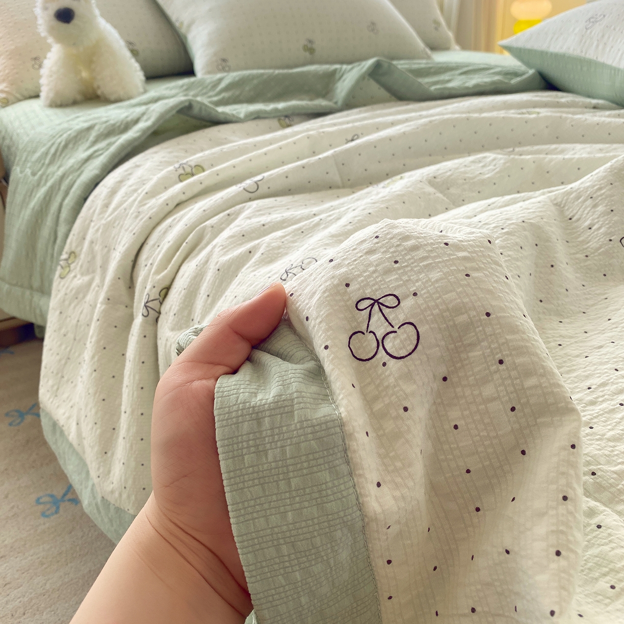 91家纺网 家纺一手货源 找家纺 莱米家纺 2026新款云感泡泡双层纱手包边夏被夏凉被空调被床盖四件套 绿樱桃