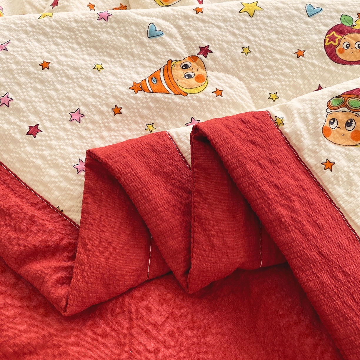 91家纺网 家纺一手货源 找家纺 莱米家纺 2026新款云感泡泡双层纱手包边夏被夏凉被空调被床盖四件套 星星人