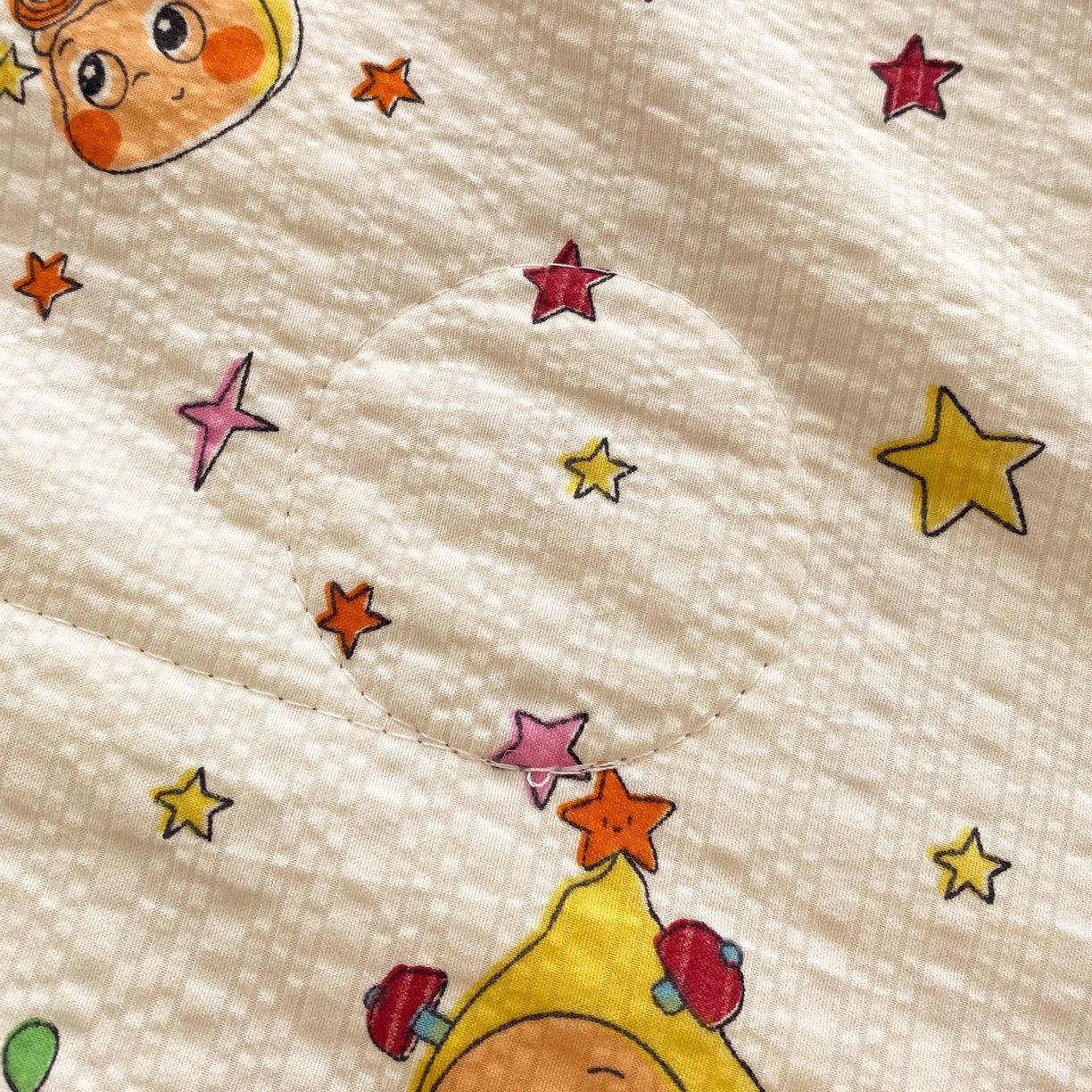 91家纺网 家纺一手货源 找家纺 莱米家纺 2026新款云感泡泡双层纱手包边夏被夏凉被空调被床盖四件套 星星人