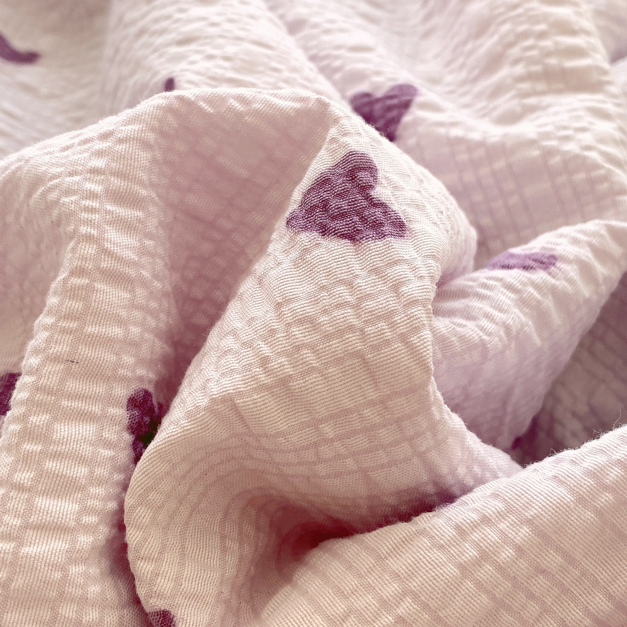 91家纺网 家纺一手货源 找家纺 莱米家纺 2026新款云感泡泡双层纱手包边夏被夏凉被空调被床盖四件套 紫色爱心