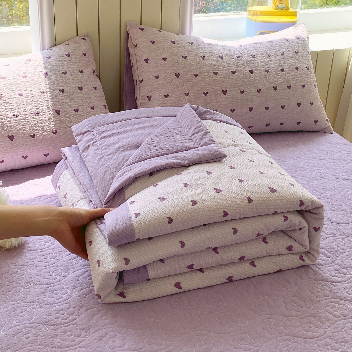 91家纺网 家纺一手货源 找家纺 莱米家纺 2026新款云感泡泡双层纱手包边夏被夏凉被空调被床盖四件套 紫色爱心