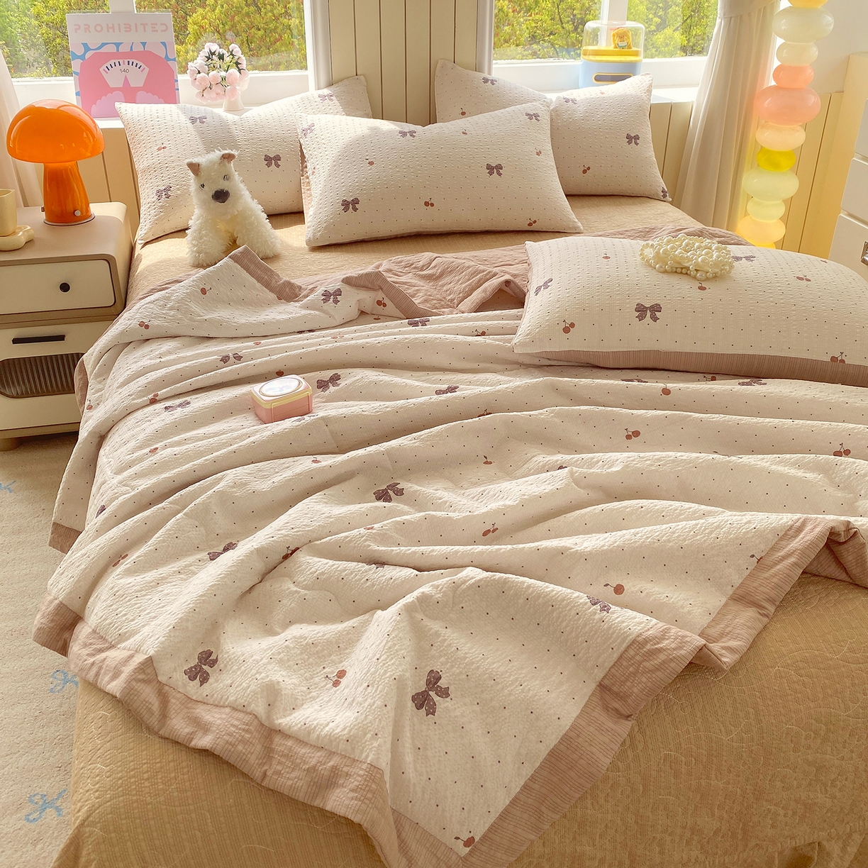 91家纺网 家纺一手货源 找家纺 莱米家纺 2026新款云感泡泡双层纱手包边夏被夏凉被空调被床盖四件套 棕蝴蝶结