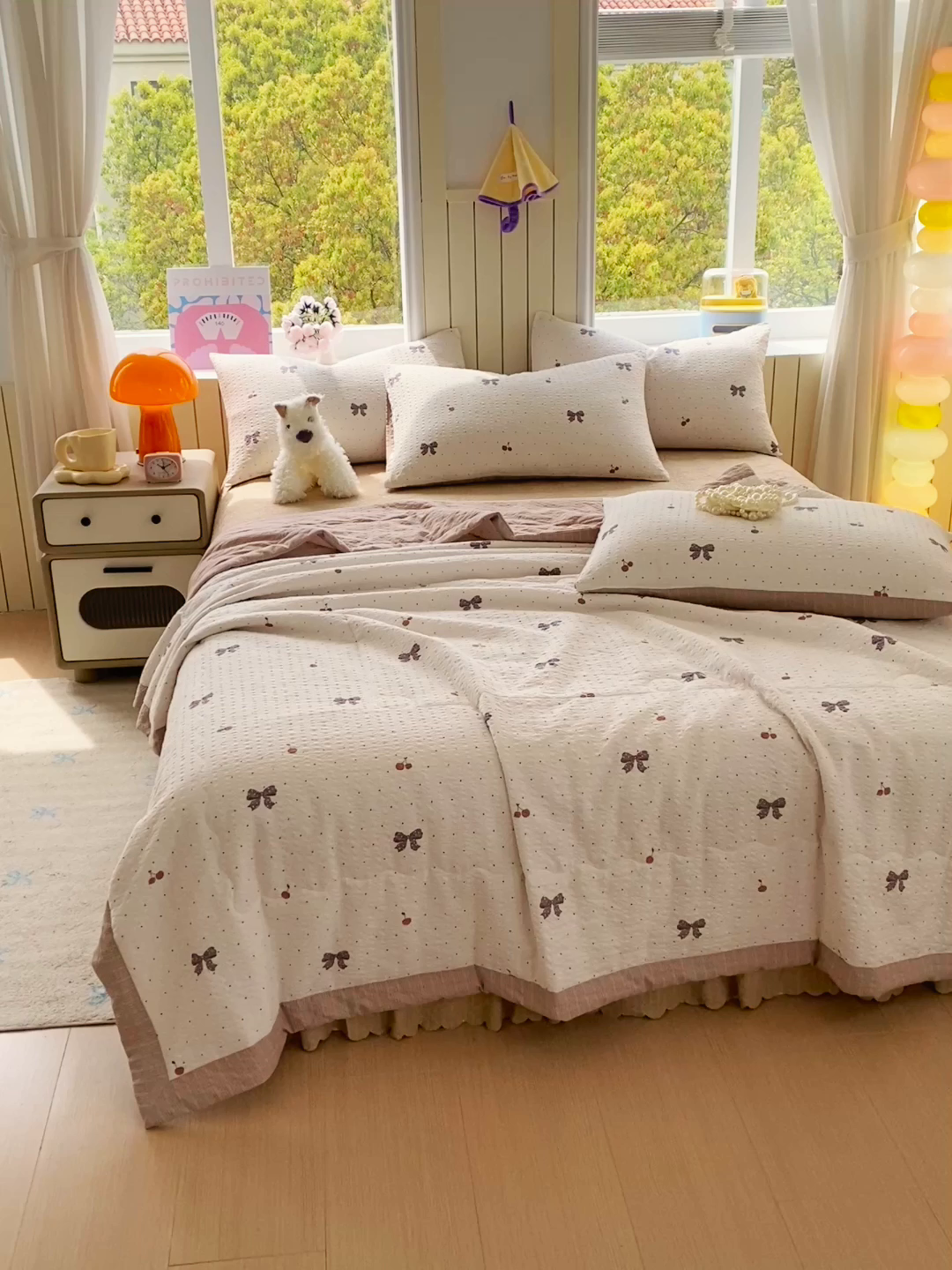 91家纺网 家纺一手货源 找家纺 莱米家纺 2026新款云感泡泡双层纱手包边夏被夏凉被空调被床盖四件套 棕蝴蝶结
