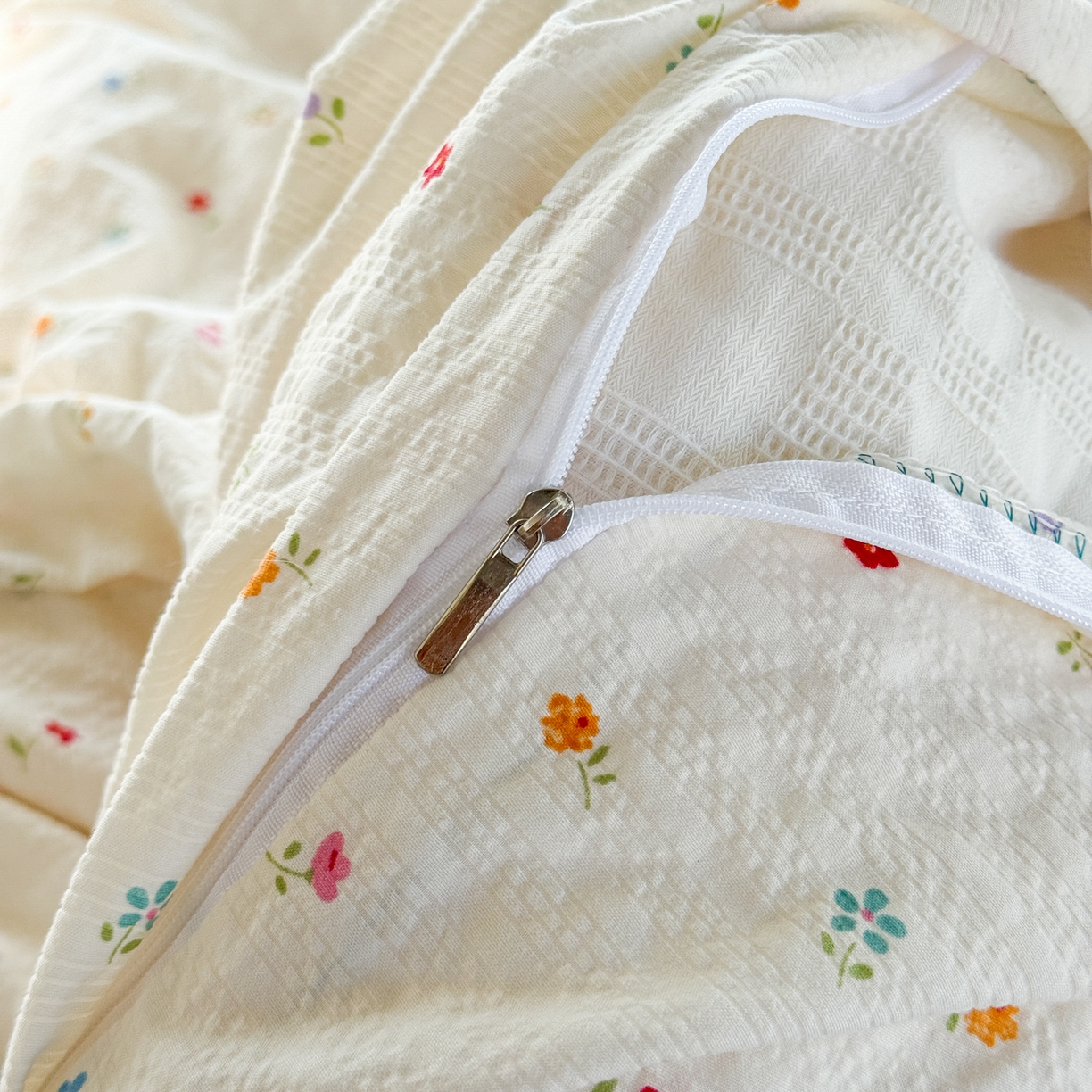 91家纺网 家纺一手货源 找家纺 优兰朵 2026新款高品质A类泡芙纱普通款四件套-小红书宿舍春夏爆款 花间序