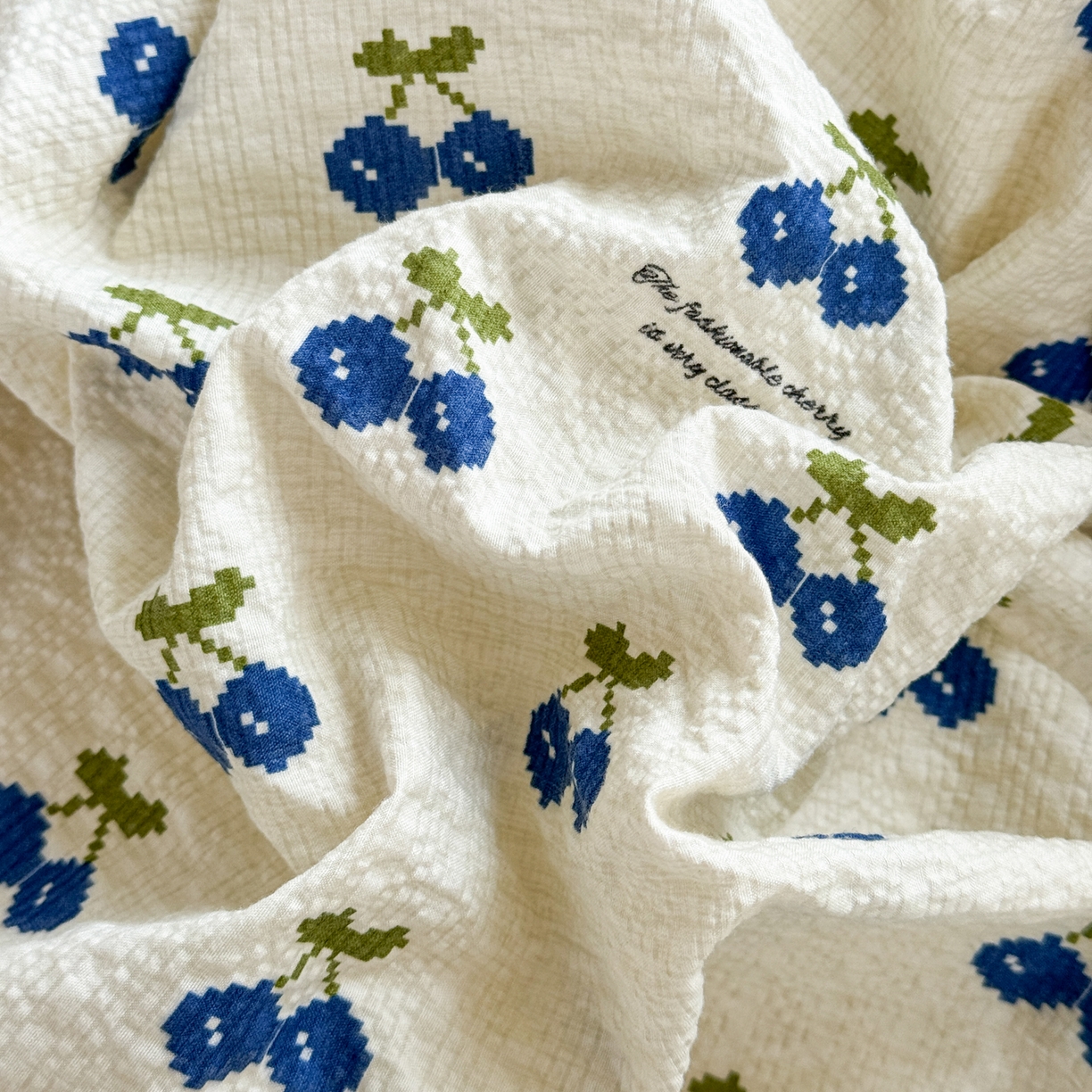 91家纺网 家纺一手货源 找家纺 优兰朵 2026新款高品质A类泡芙纱普通款四件套-小红书宿舍春夏爆款 绿樱桃