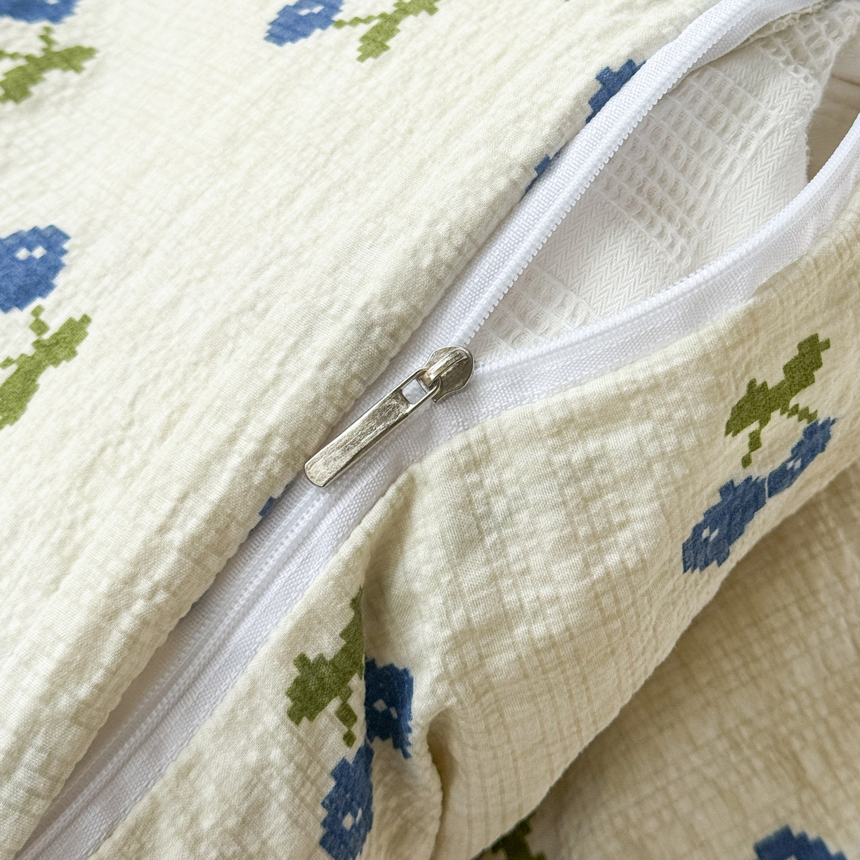 91家纺网 家纺一手货源 找家纺 优兰朵 2026新款高品质A类泡芙纱普通款四件套-小红书宿舍春夏爆款 绿樱桃