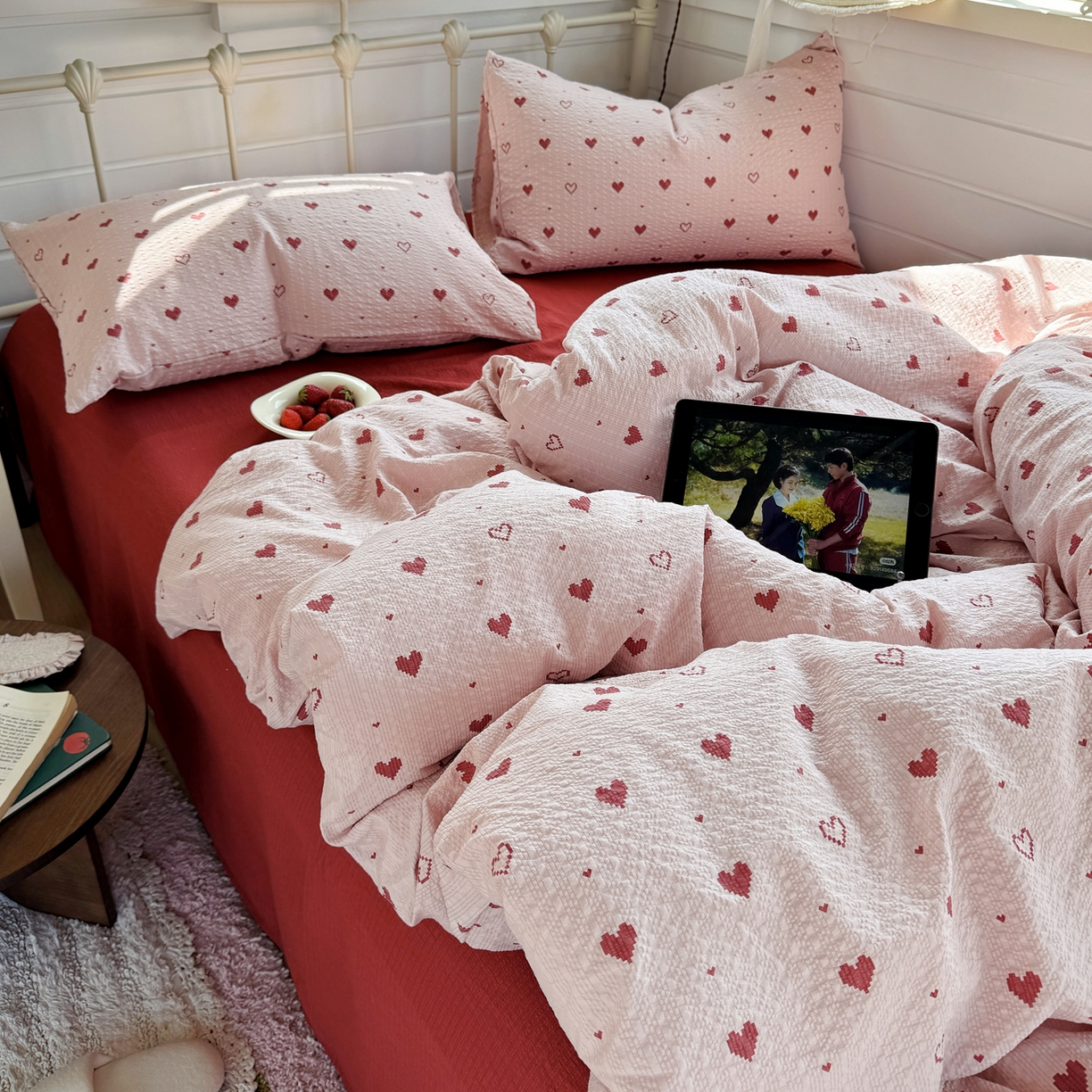 91家纺网 家纺一手货源 找家纺 优兰朵 2026新款高品质A类泡芙纱普通款四件套-小红书宿舍春夏爆款 朦胧粉心