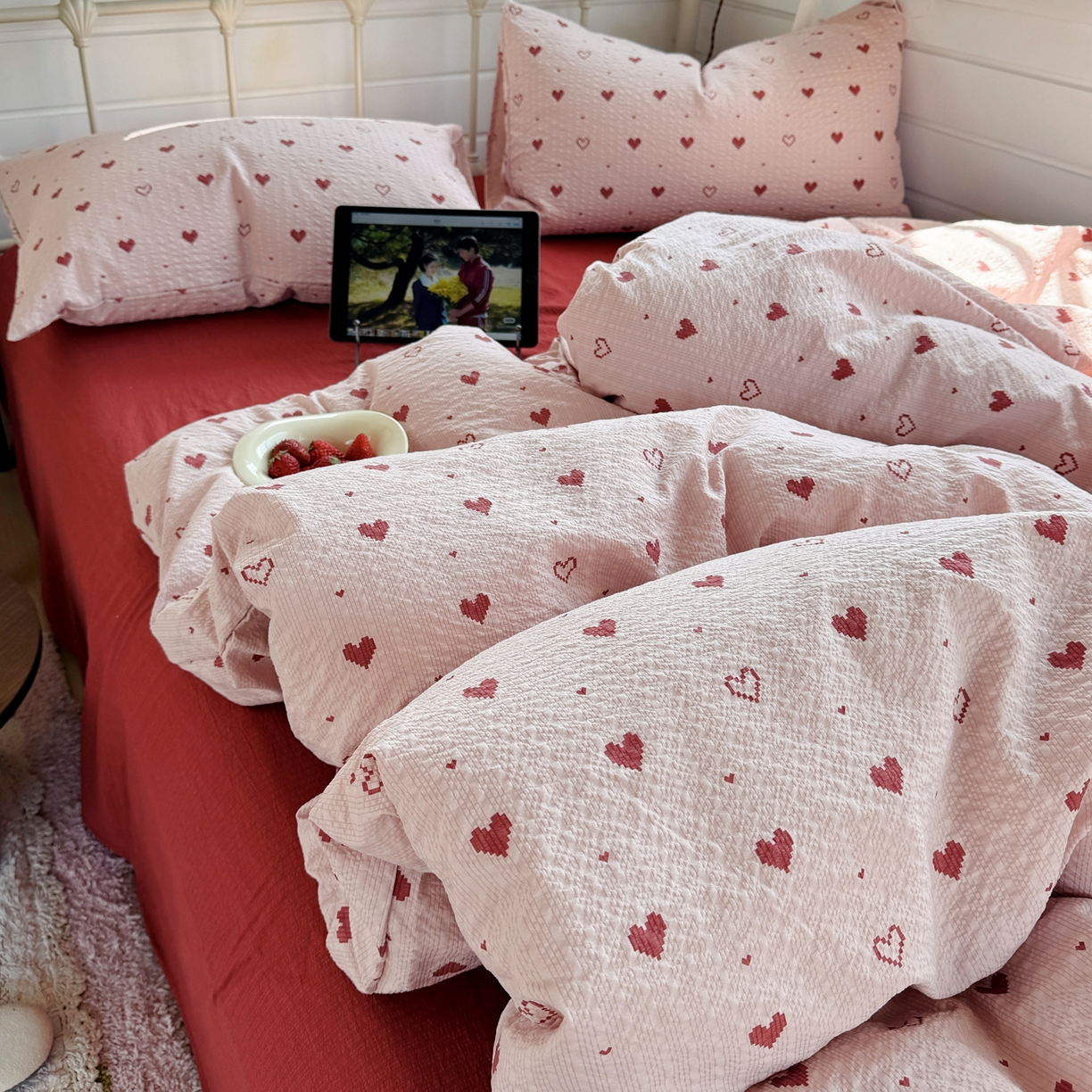 91家纺网 家纺一手货源 找家纺 优兰朵 2026新款高品质A类泡芙纱普通款四件套-小红书宿舍春夏爆款 朦胧粉心