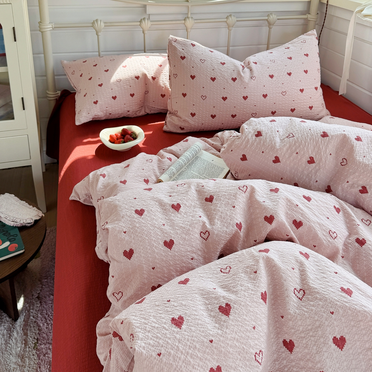 91家纺网 家纺一手货源 找家纺 优兰朵 2026新款高品质A类泡芙纱普通款四件套-小红书宿舍春夏爆款 朦胧粉心