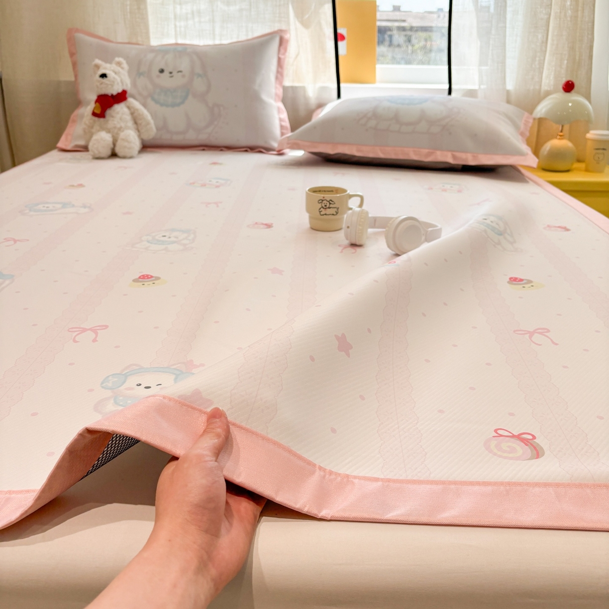 91家纺网 家纺一手货源 找家纺 慕尚家纺 2026春夏新款可水洗斜纹凉豆豆印花凉感席凉席席子 汪星乐园