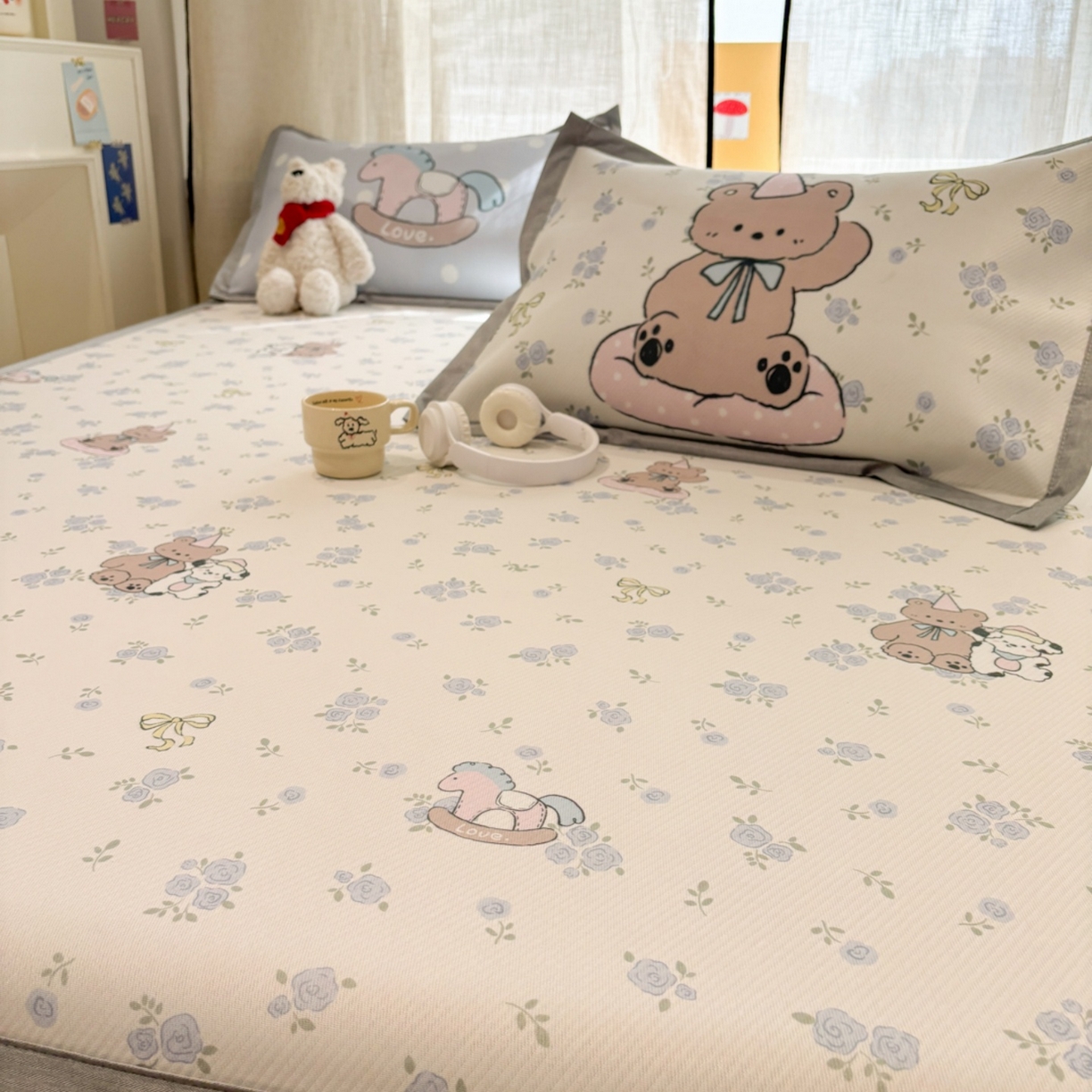 91家纺网 家纺一手货源 找家纺 慕尚家纺 2026春夏新款可水洗斜纹凉豆豆印花凉感席凉席席子 花底熊宝