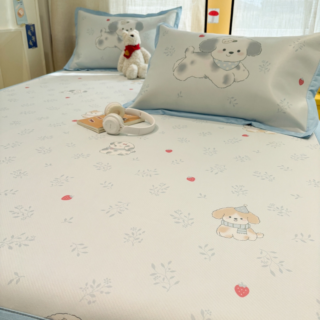 91家纺网 家纺一手货源 找家纺 慕尚家纺 2026春夏新款可水洗斜纹凉豆豆印花凉感席凉席席子 狗狗草莓