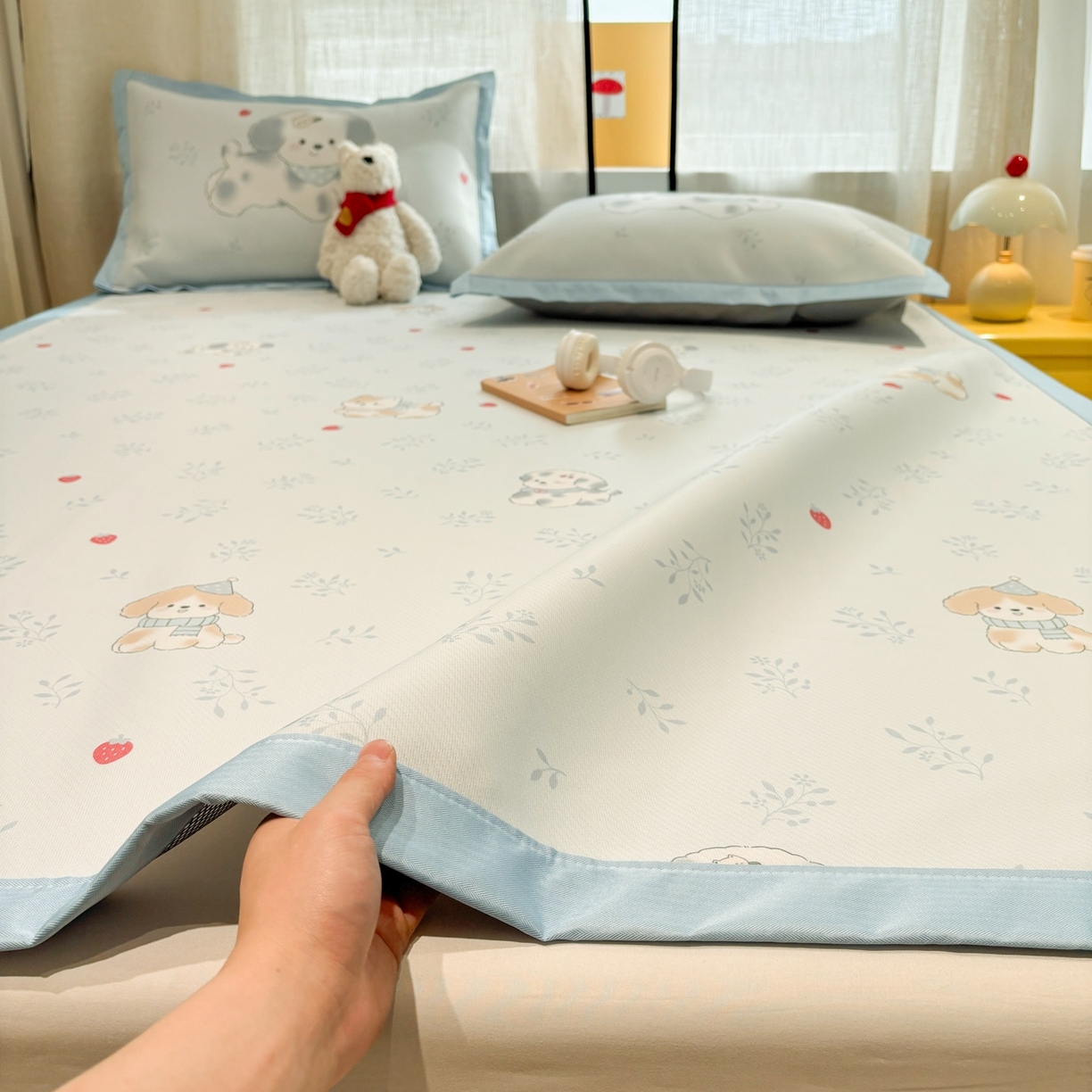 91家纺网 家纺一手货源 找家纺 慕尚家纺 2026春夏新款可水洗斜纹凉豆豆印花凉感席凉席席子 狗狗草莓