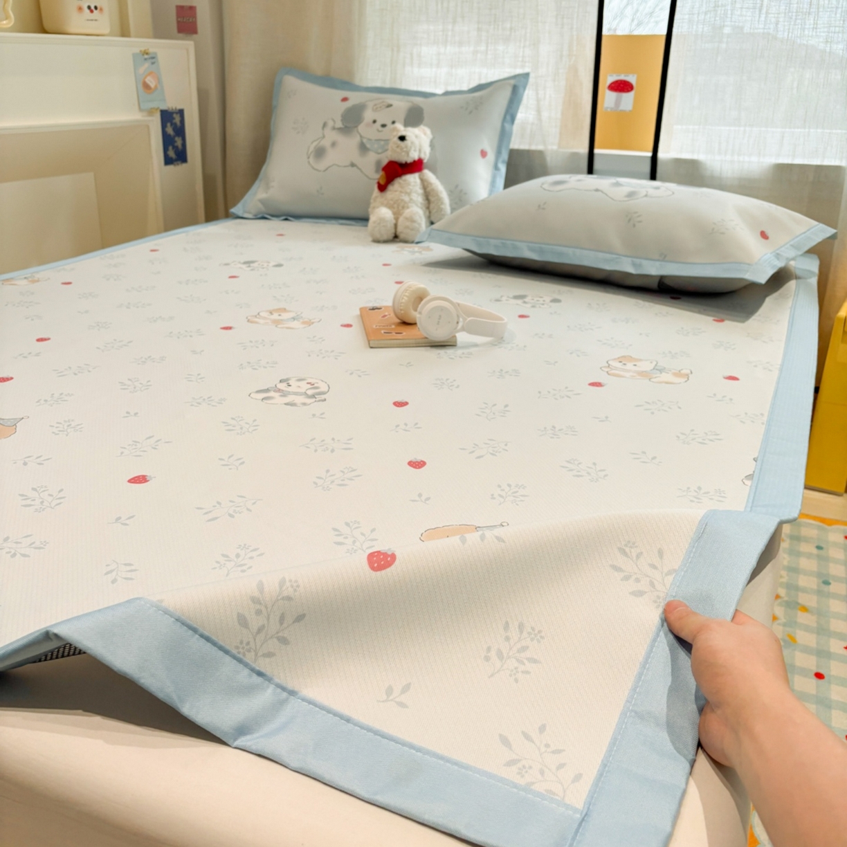 91家纺网 家纺一手货源 找家纺 慕尚家纺 2026春夏新款可水洗斜纹凉豆豆印花凉感席凉席席子 狗狗草莓