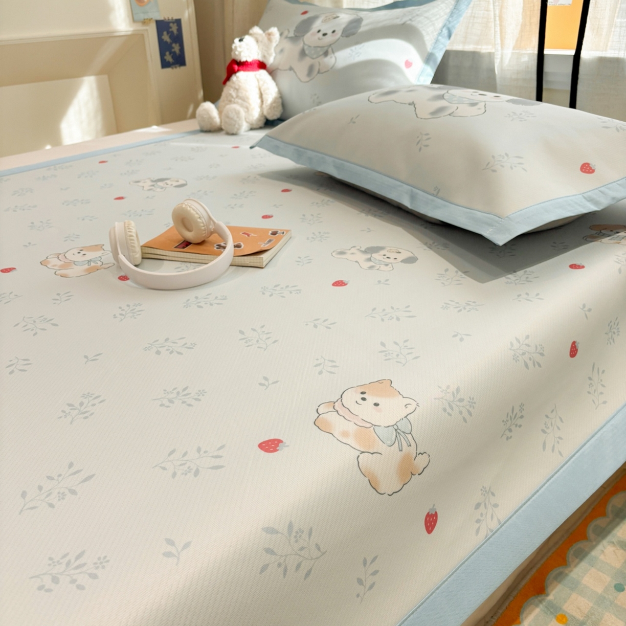 91家纺网 家纺一手货源 找家纺 慕尚家纺 2026春夏新款可水洗斜纹凉豆豆印花凉感席凉席席子 狗狗草莓