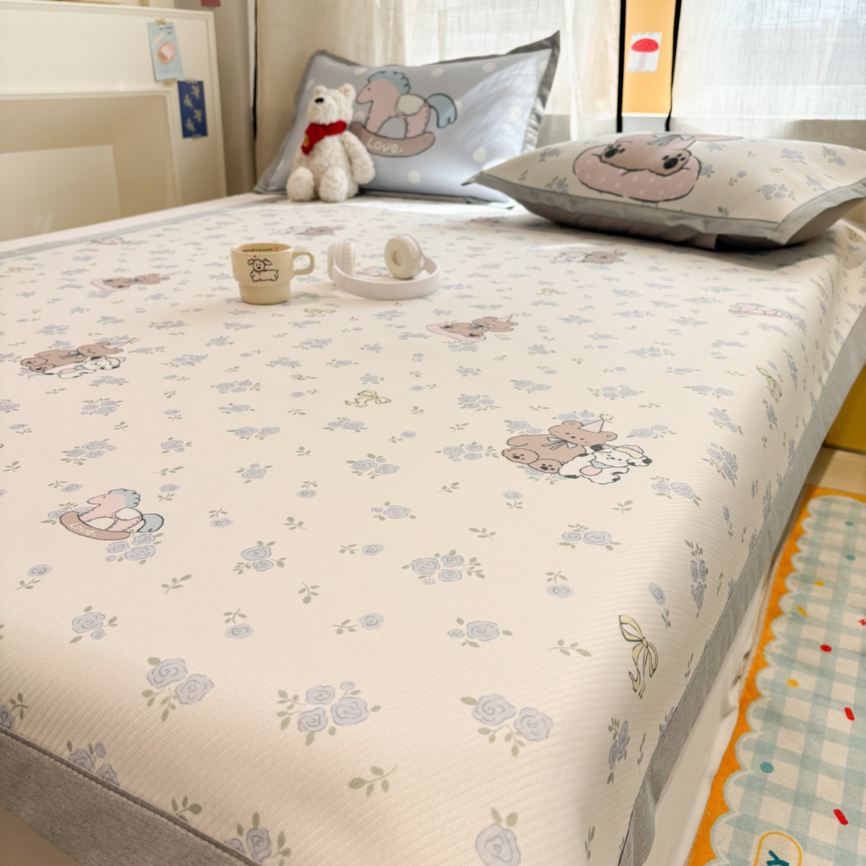 91家纺网 家纺一手货源 找家纺 慕尚家纺 2026春夏新款可水洗斜纹凉豆豆印花凉感席凉席席子 花底熊宝