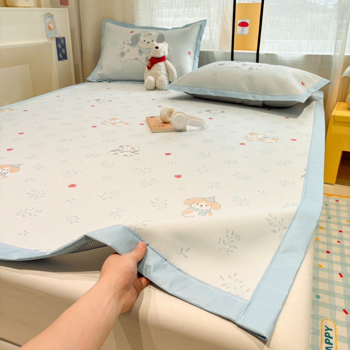 91家纺网 家纺一手货源 找家纺 慕尚家纺 2026春夏新款可水洗斜纹凉豆豆印花凉感席凉席席子 狗狗草莓