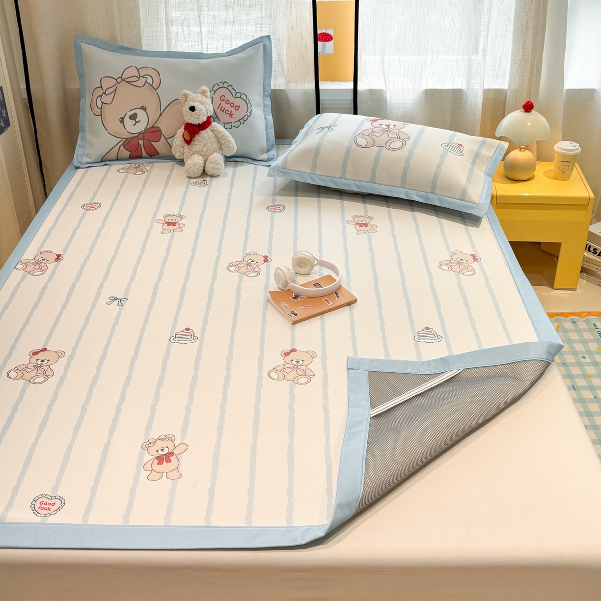 91家纺网 家纺一手货源 找家纺 慕尚家纺 2026春夏新款可水洗斜纹凉豆豆印花凉感席凉席席子 蝴蝶结熊