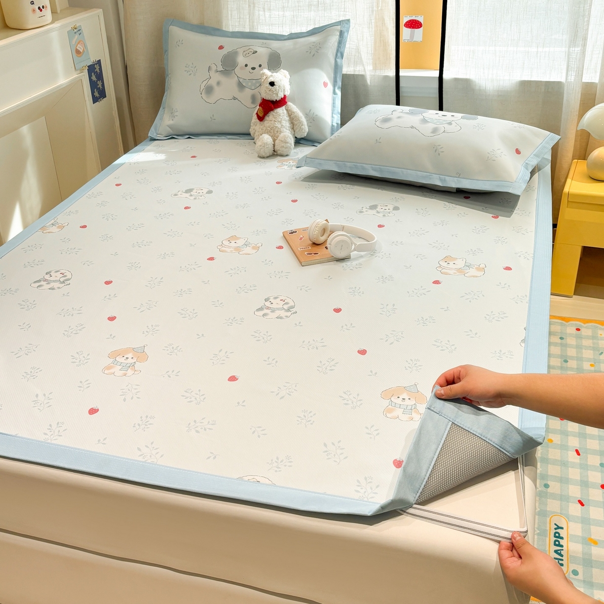 91家纺网 家纺一手货源 找家纺 慕尚家纺 2026春夏新款可水洗斜纹凉豆豆印花凉感席凉席席子 狗狗草莓