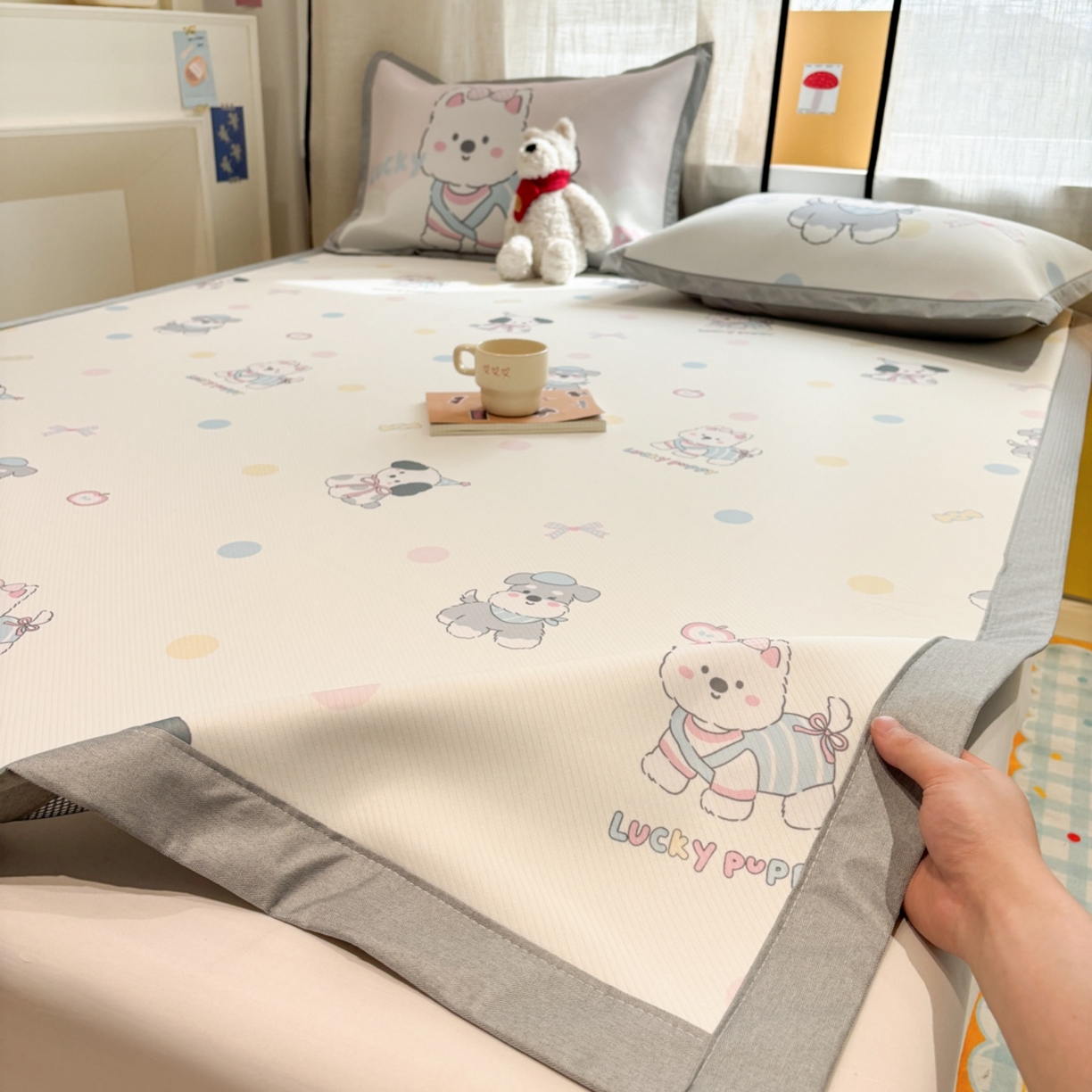 91家纺网 家纺一手货源 找家纺 慕尚家纺 2026春夏新款可水洗斜纹凉豆豆印花凉感席凉席席子 小狗乖乖