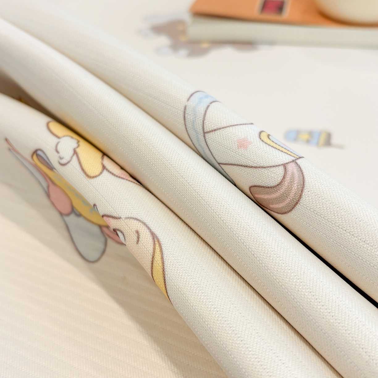 91家纺网 家纺一手货源 找家纺 慕尚家纺 2026春夏新款可水洗斜纹凉豆豆印花凉感席凉席席子 星星木马