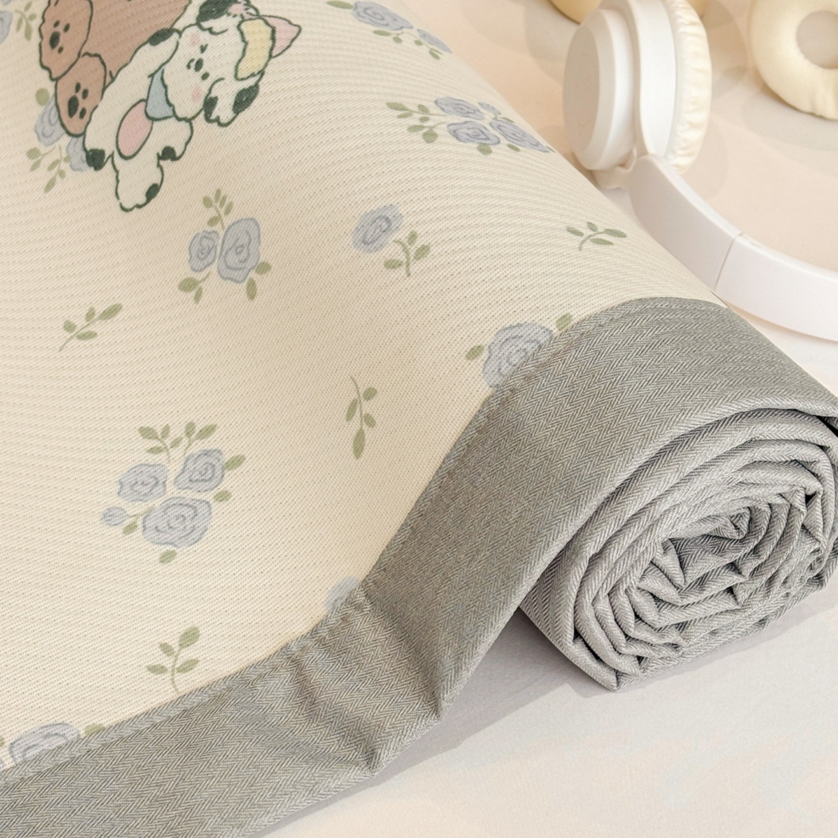 91家纺网 家纺一手货源 找家纺 慕尚家纺 2026春夏新款可水洗斜纹凉豆豆印花凉感席凉席席子 花底熊宝