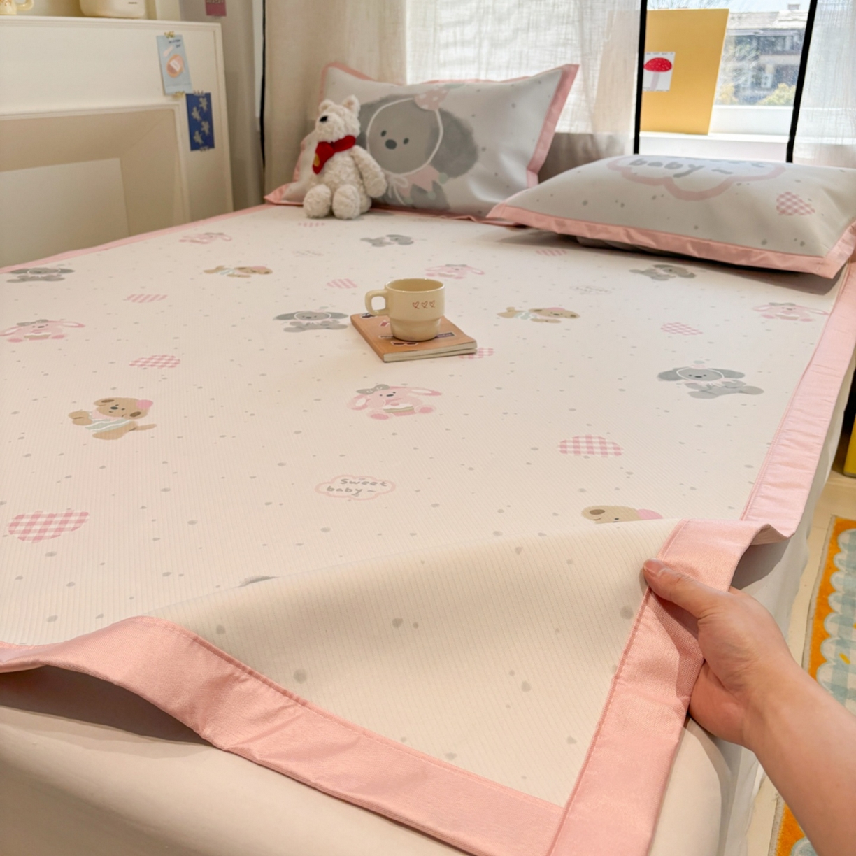 91家纺网 家纺一手货源 找家纺 慕尚家纺 2026春夏新款可水洗斜纹凉豆豆印花凉感席凉席席子 汪汪宝贝