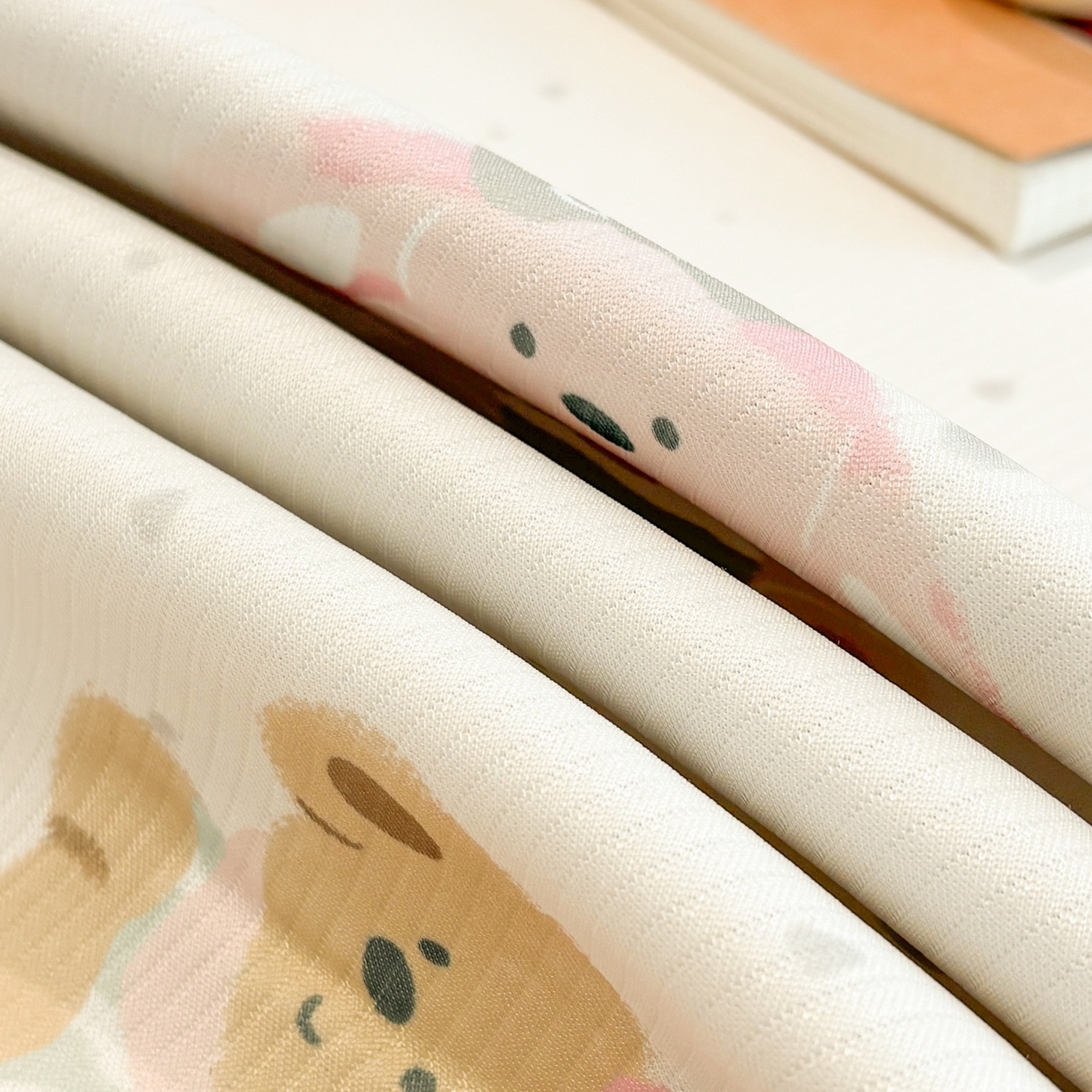 91家纺网 家纺一手货源 找家纺 慕尚家纺 2026春夏新款可水洗斜纹凉豆豆印花凉感席凉席席子 汪汪宝贝