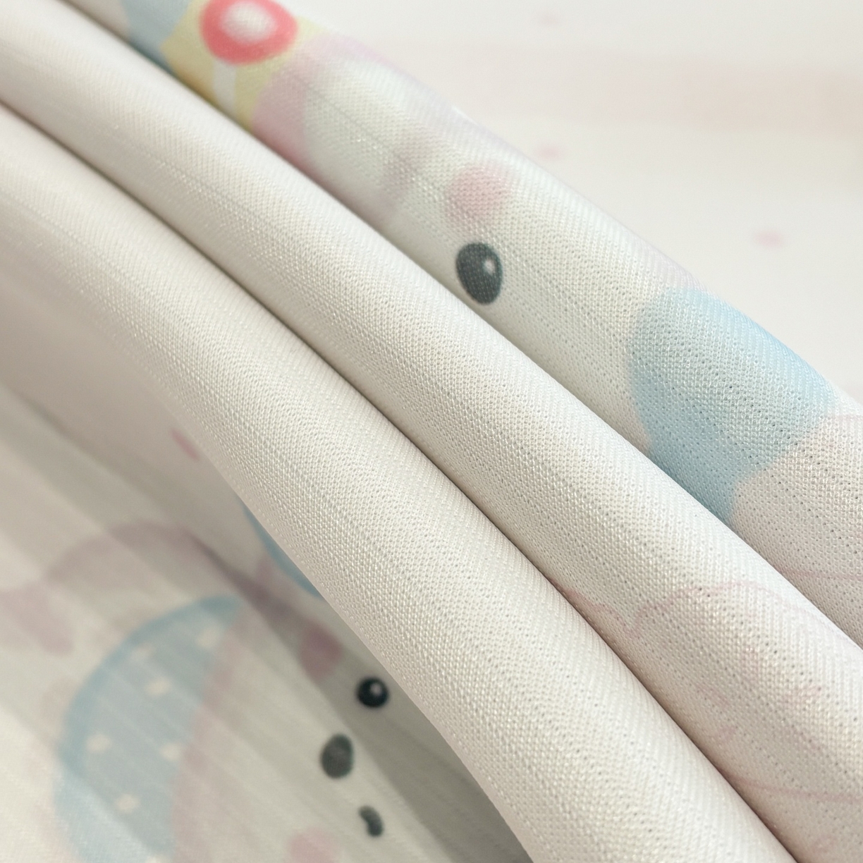 91家纺网 家纺一手货源 找家纺 慕尚家纺 2026春夏新款可水洗斜纹凉豆豆印花凉感席凉席席子 汪星乐园