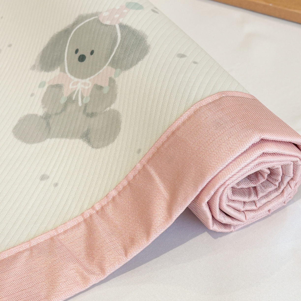 91家纺网 家纺一手货源 找家纺 慕尚家纺 2026春夏新款可水洗斜纹凉豆豆印花凉感席凉席席子 汪汪宝贝