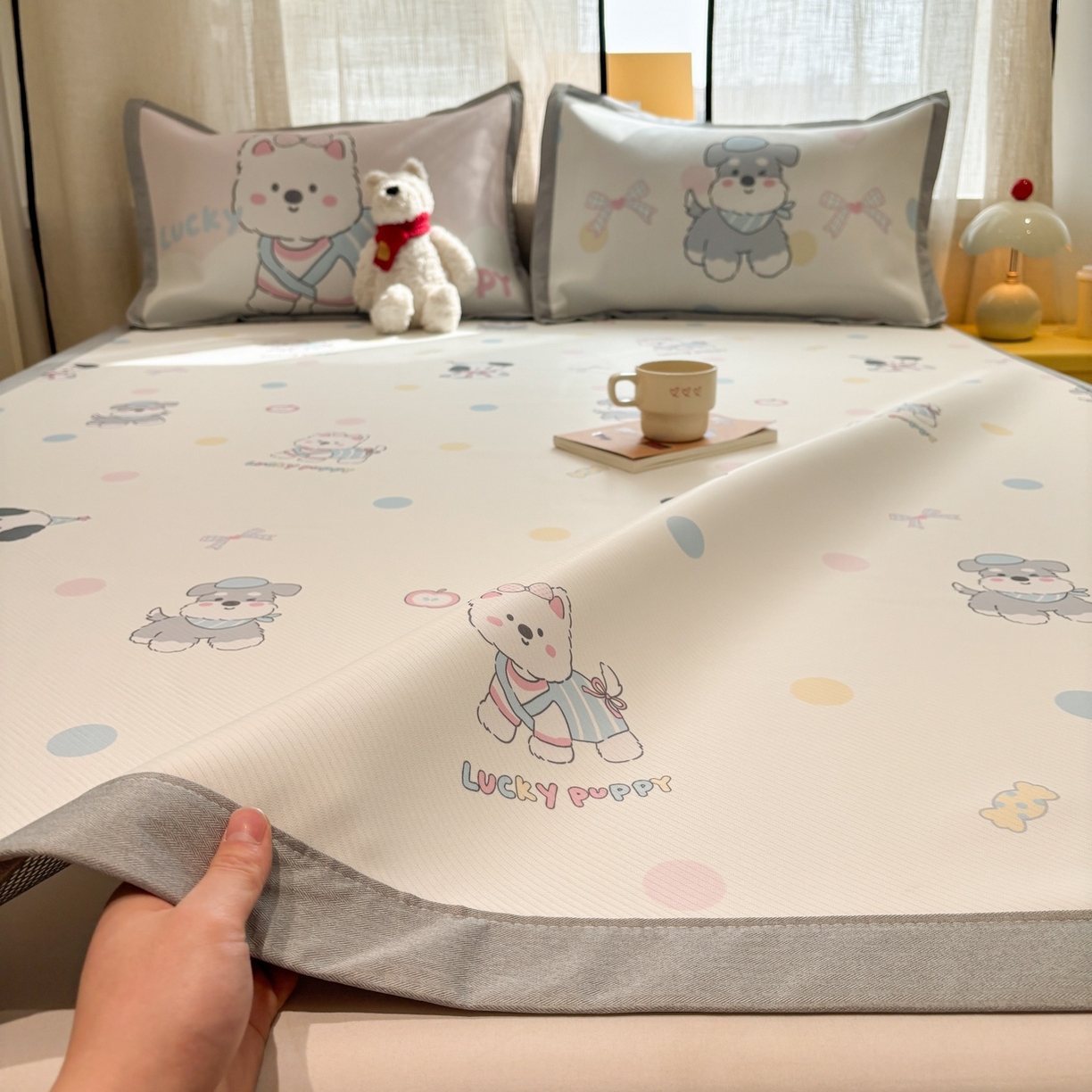 91家纺网 家纺一手货源 找家纺 慕尚家纺 2026春夏新款可水洗斜纹凉豆豆印花凉感席凉席席子 小狗乖乖