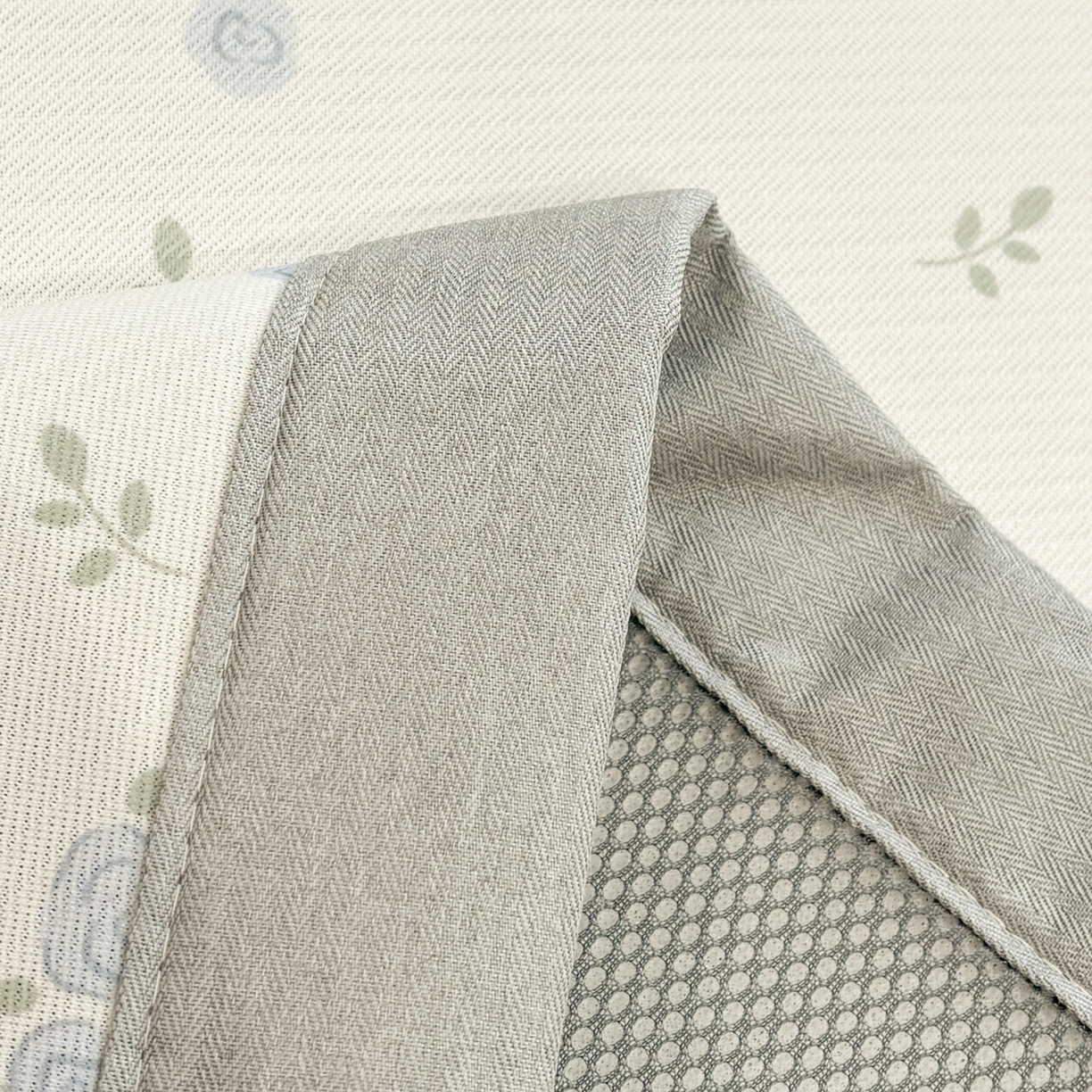 91家纺网 家纺一手货源 找家纺 慕尚家纺 2026春夏新款可水洗斜纹凉豆豆印花凉感席凉席席子 花底熊宝