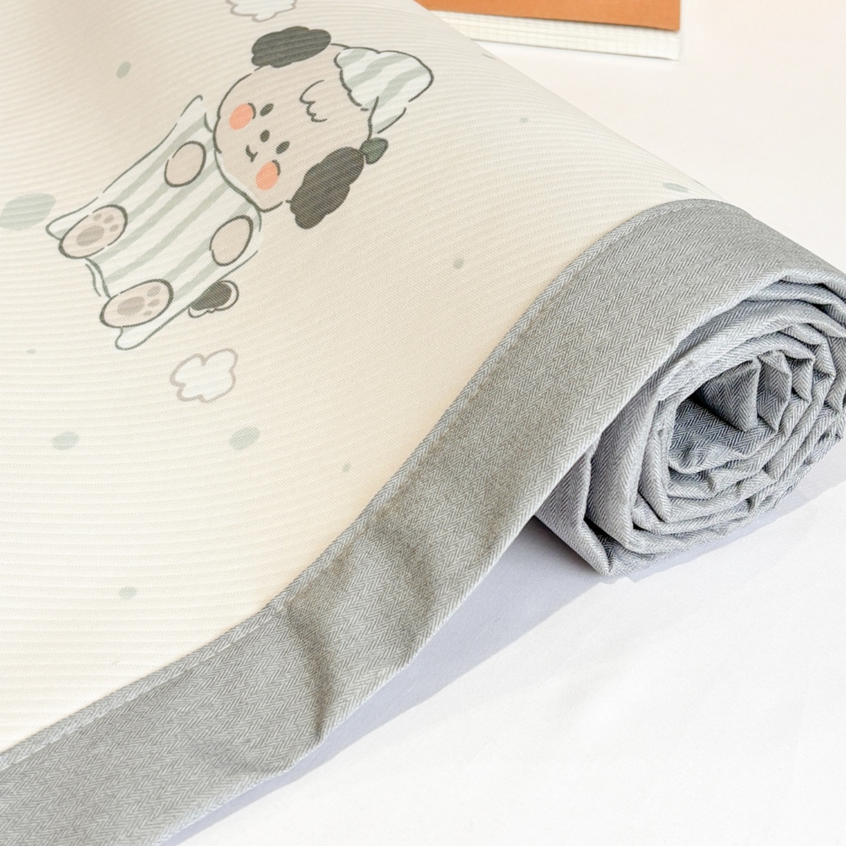 91家纺网 家纺一手货源 找家纺 慕尚家纺 2026春夏新款可水洗斜纹凉豆豆印花凉感席凉席席子 樱桃爱心狗