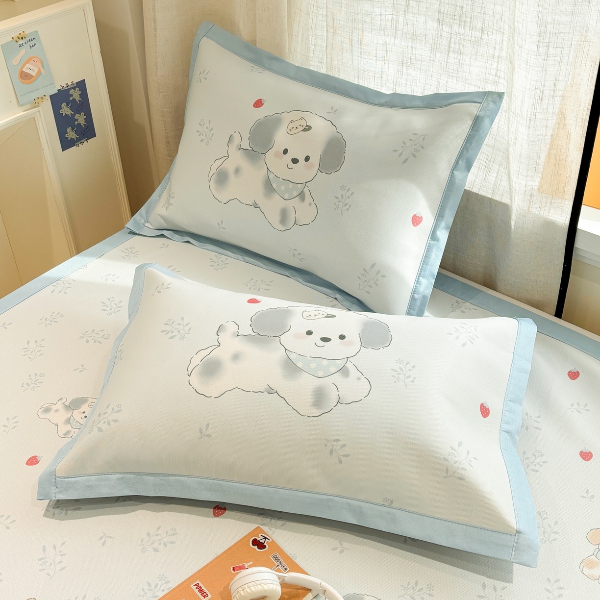 91家纺网 家纺一手货源 找家纺 慕尚家纺 2026春夏新款可水洗斜纹凉豆豆印花凉感席凉席席子 狗狗草莓