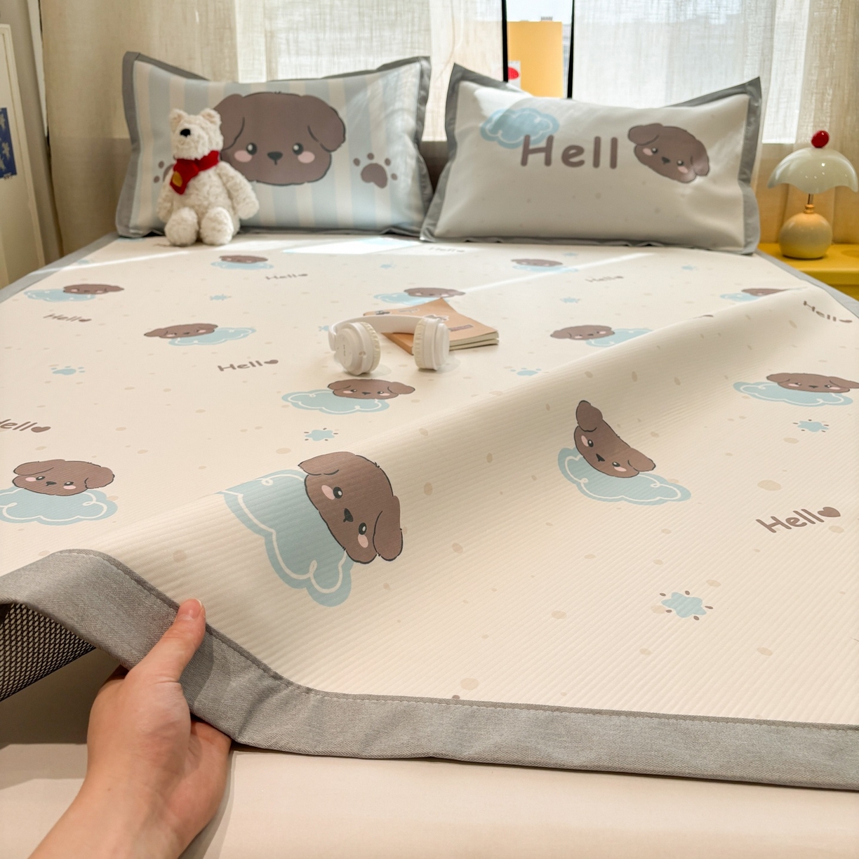 91家纺网 家纺一手货源 找家纺 慕尚家纺 2026春夏新款可水洗斜纹凉豆豆印花凉感席凉席席子 云朵小狗