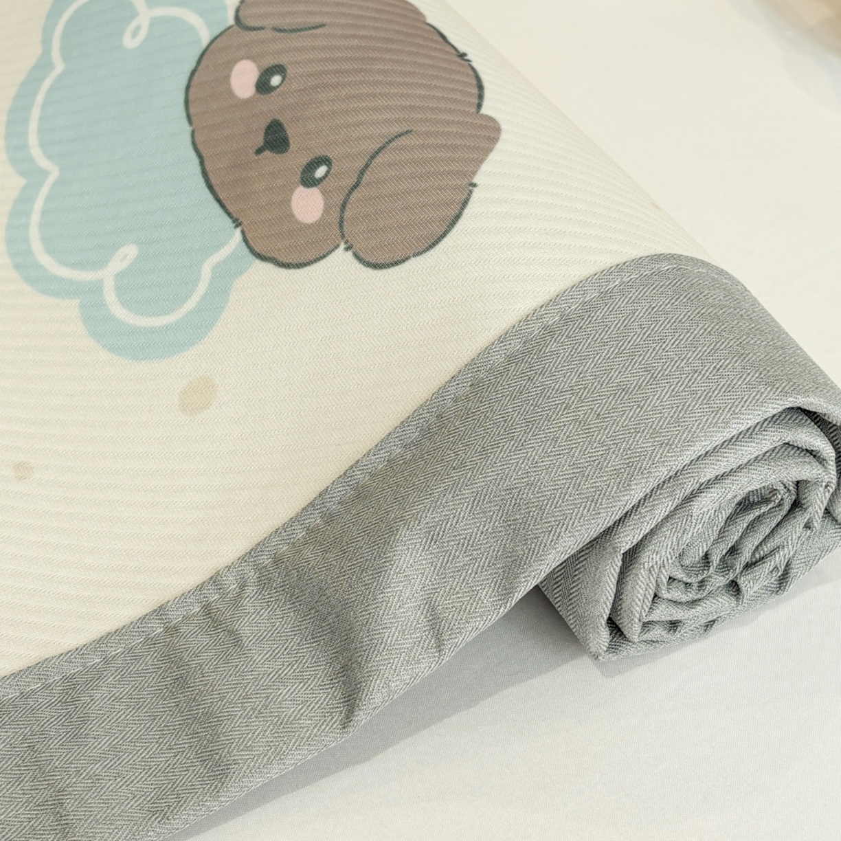 91家纺网 家纺一手货源 找家纺 慕尚家纺 2026春夏新款可水洗斜纹凉豆豆印花凉感席凉席席子 云朵小狗