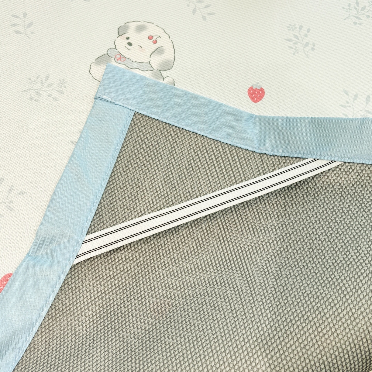 91家纺网 家纺一手货源 找家纺 慕尚家纺 2026春夏新款可水洗斜纹凉豆豆印花凉感席凉席席子 狗狗草莓