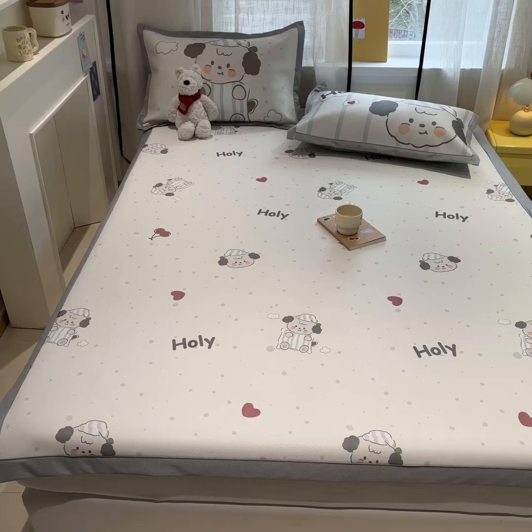 91家纺网 家纺一手货源 找家纺 慕尚家纺 2026春夏新款可水洗斜纹凉豆豆印花凉感席凉席席子 樱桃爱心狗