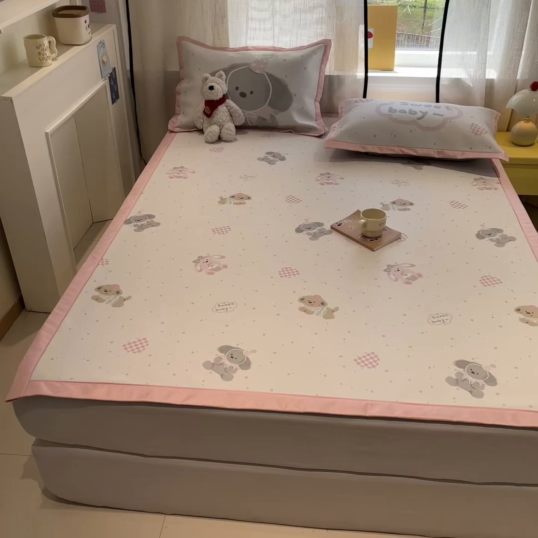 91家纺网 家纺一手货源 找家纺 慕尚家纺 2026春夏新款可水洗斜纹凉豆豆印花凉感席凉席席子 汪汪宝贝