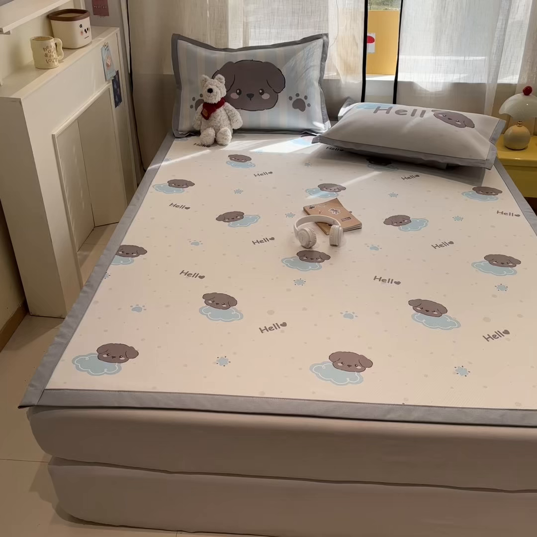 91家纺网 家纺一手货源 找家纺 慕尚家纺 2026春夏新款可水洗斜纹凉豆豆印花凉感席凉席席子 云朵小狗