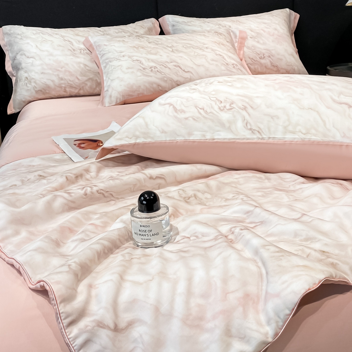 91家纺网 家纺一手货源 找家纺 慕尚家纺 2026春夏新款莱赛尔天丝夏被夏凉被空调被夏被四件套 粉釉波纹