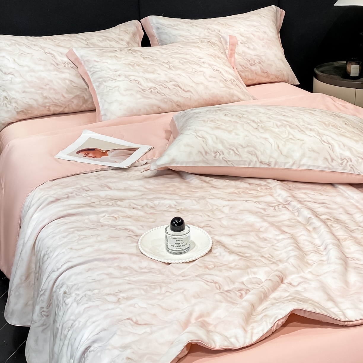 91家纺网 家纺一手货源 找家纺 慕尚家纺 2026春夏新款莱赛尔天丝夏被夏凉被空调被夏被四件套 粉釉波纹