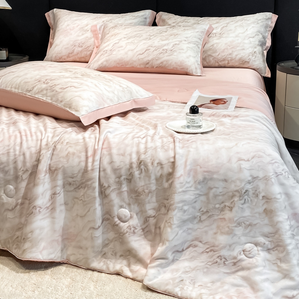 91家纺网 家纺一手货源 找家纺 慕尚家纺 2026春夏新款莱赛尔天丝夏被夏凉被空调被夏被四件套 粉釉波纹