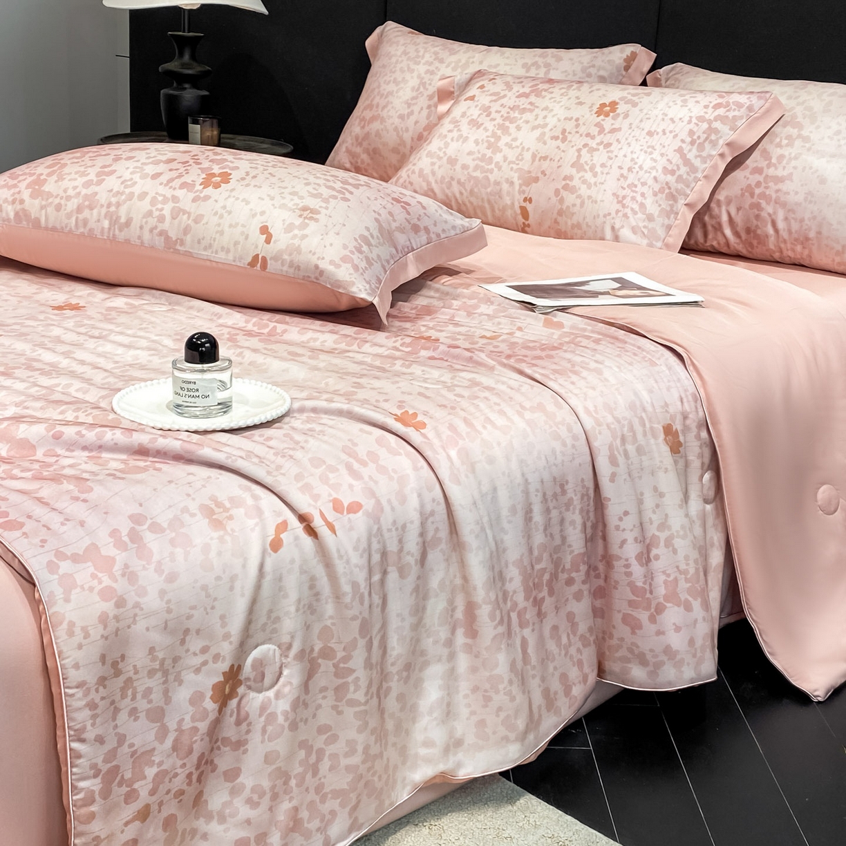 91家纺网 家纺一手货源 找家纺 慕尚家纺 2026春夏新款莱赛尔天丝夏被夏凉被空调被夏被四件套 粉栀