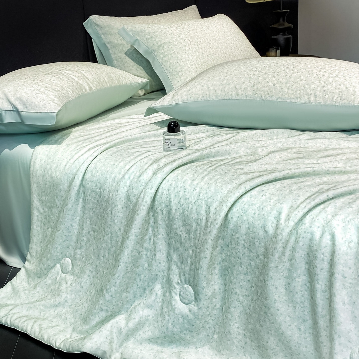 91家纺网 家纺一手货源 找家纺 慕尚家纺 2026春夏新款莱赛尔天丝夏被夏凉被空调被夏被四件套 蓝风铃