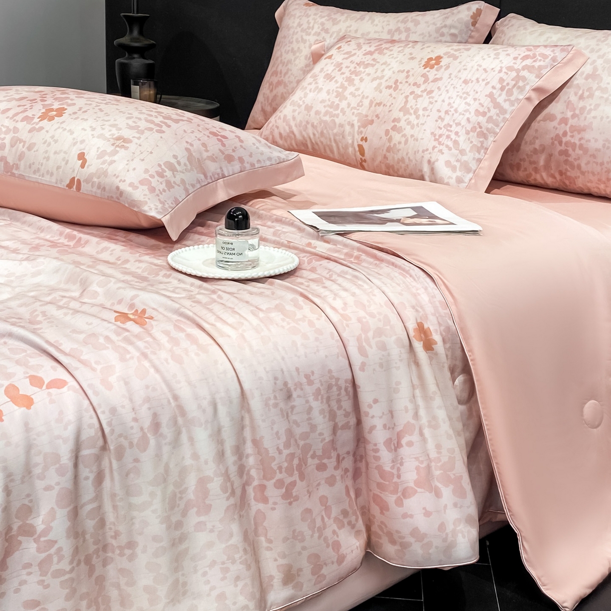 91家纺网 家纺一手货源 找家纺 慕尚家纺 2026春夏新款莱赛尔天丝夏被夏凉被空调被夏被四件套 粉栀