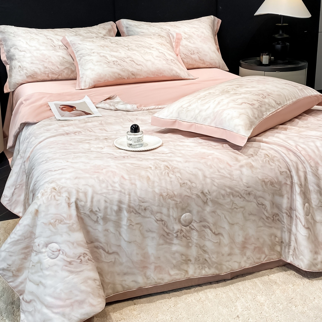 91家纺网 家纺一手货源 找家纺 慕尚家纺 2026春夏新款莱赛尔天丝夏被夏凉被空调被夏被四件套 粉釉波纹