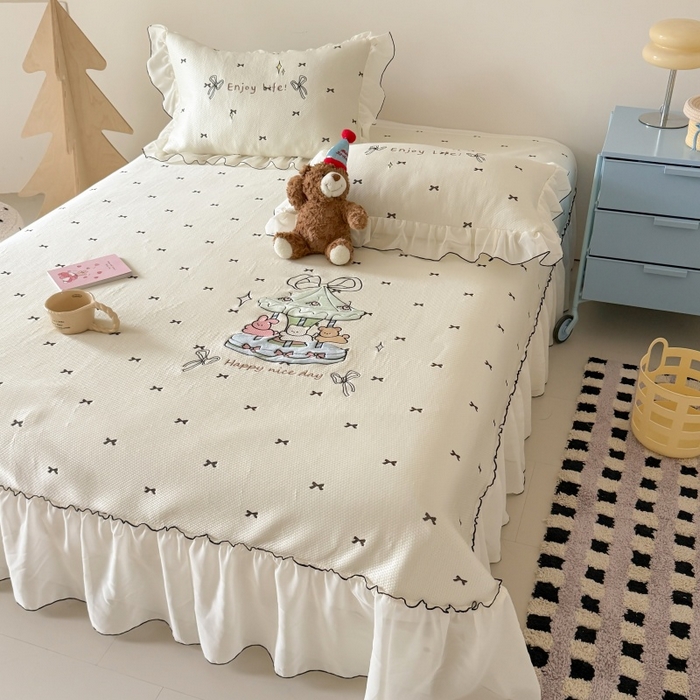 91家纺网 家纺一手货源 找家纺 （总）吾欢心 2026新款卡通贴布刺绣高克重乙纶PE凉席席子三件套床裙款