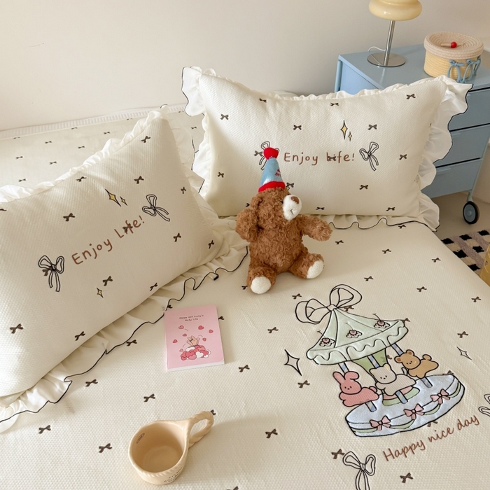 91家纺网 家纺一手货源 找家纺 （总）吾欢心 2026新款卡通贴布刺绣高克重乙纶PE凉席席子三件套床裙款